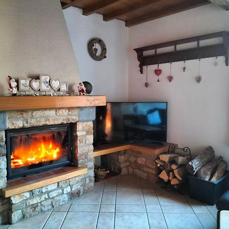 Gite La Dame Au Lit Gite A La Ferme Momignies Exteriör bild