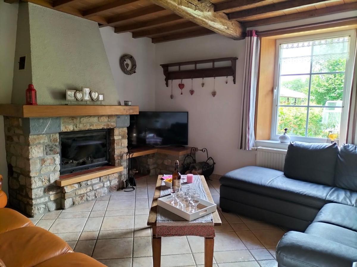 Gite La Dame Au Lit Gite A La Ferme Momignies Exteriör bild