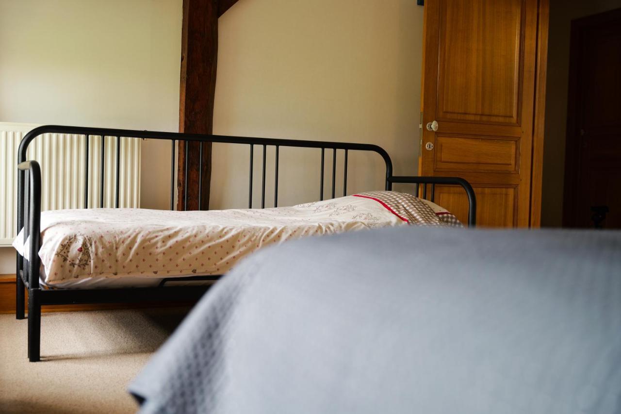 Gite La Dame Au Lit Gite A La Ferme Momignies Exteriör bild