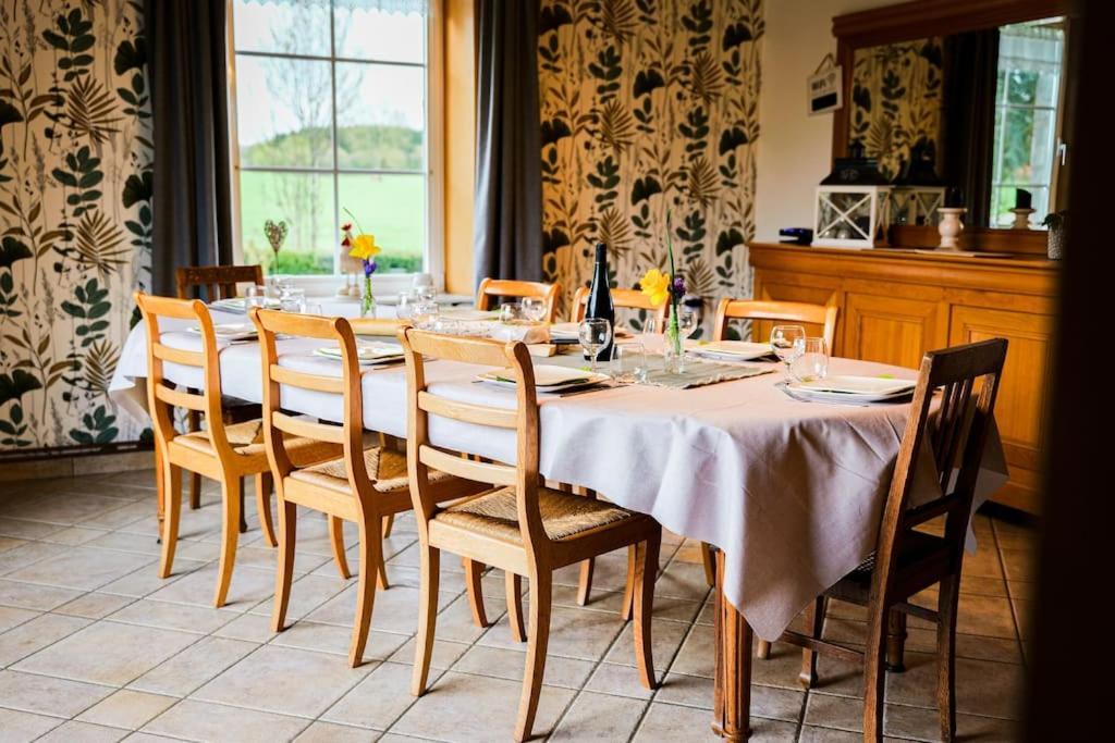 Gite La Dame Au Lit Gite A La Ferme Momignies Exteriör bild